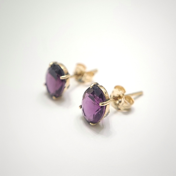 ✨SALE✨ 14K Gold Oval Amethyst Vintage Stud Earrings - Picture 6 of 9
